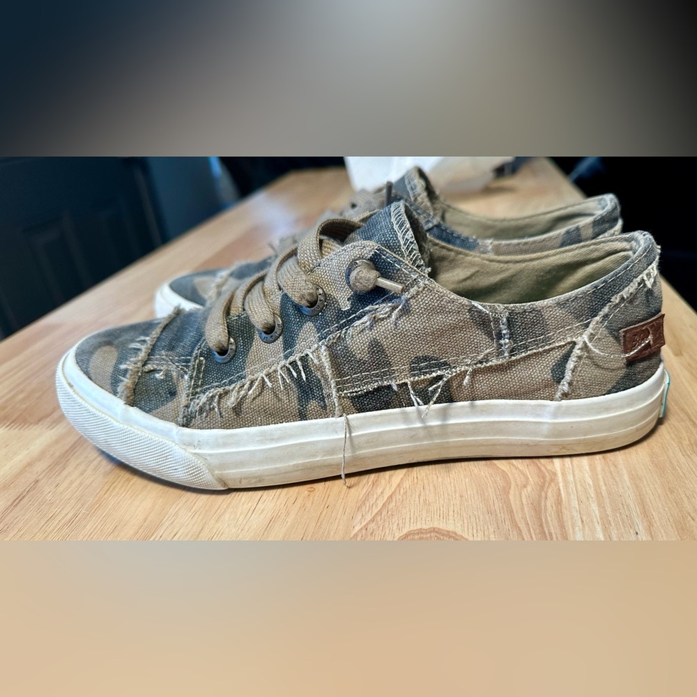 Camo blowfish slip on shoes Size 9